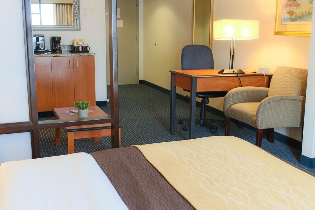 Comfort Inn & Suites Logan International Airport Revere Εξωτερικό φωτογραφία